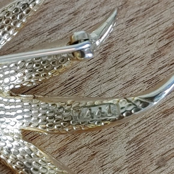 Vintage Marcel Boucher Brooch #7441 Gold Floral with Faux Pearl Center - Picture 8 of 10